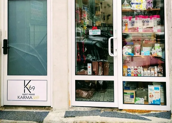 Guesthouse2 Karma369 旅馆 *